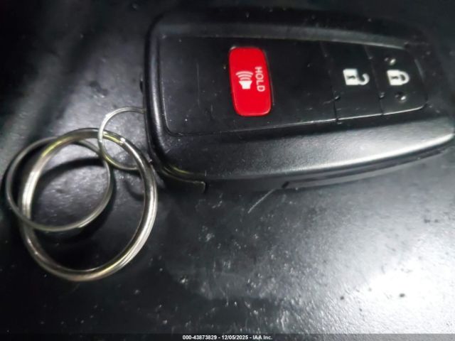 Toyota Prius Two Image 6