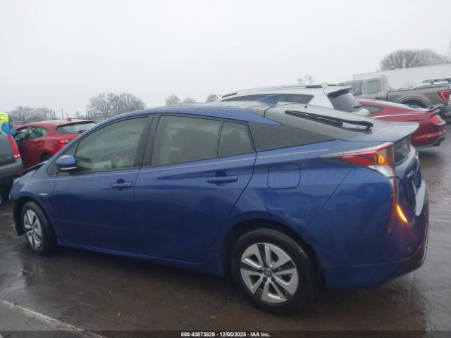 Toyota Prius Two Image 13