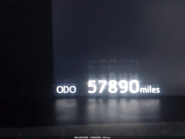 Toyota Prius Two Image 12