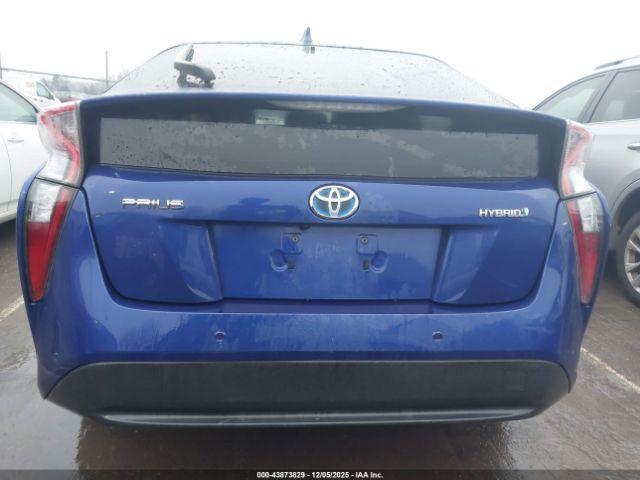 Toyota Prius Two Image 8