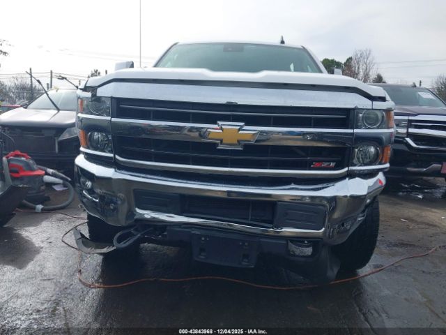 Chevrolet Silverado 2500 Ltz Image 17
