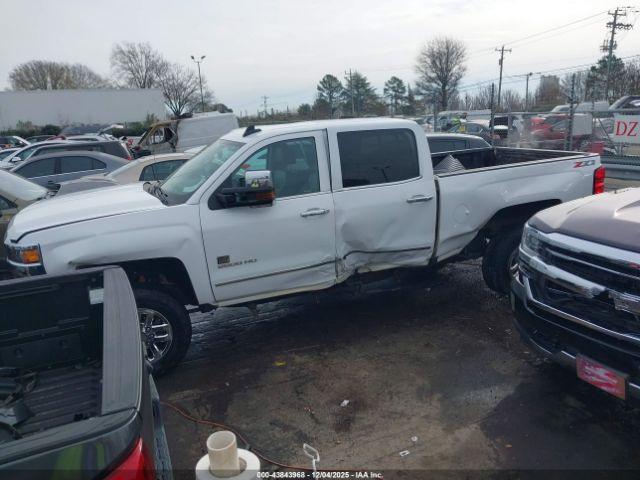 Chevrolet Silverado 2500 Ltz Image 12