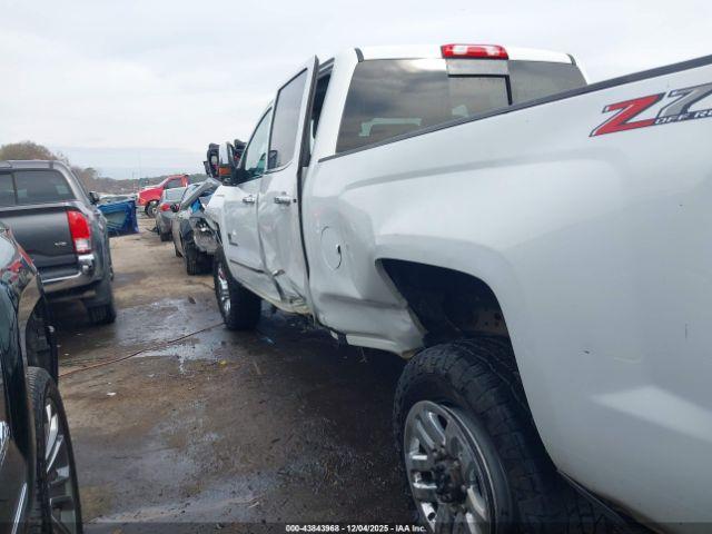 Chevrolet Silverado 2500 Ltz Image 16