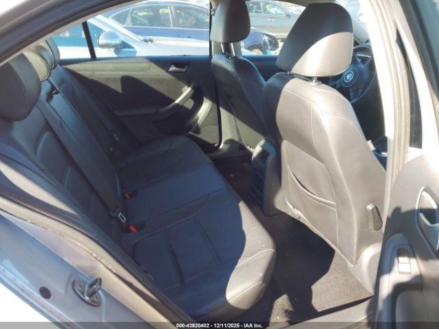 Volkswagen Jetta 1.8t Se Image 7