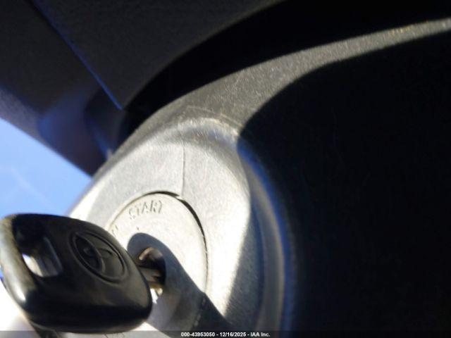 Toyota Yaris Image 8