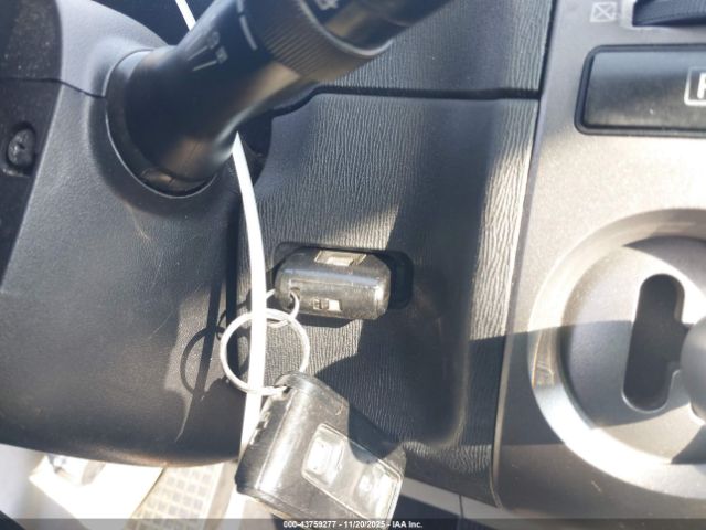 Toyota Prius Image 10