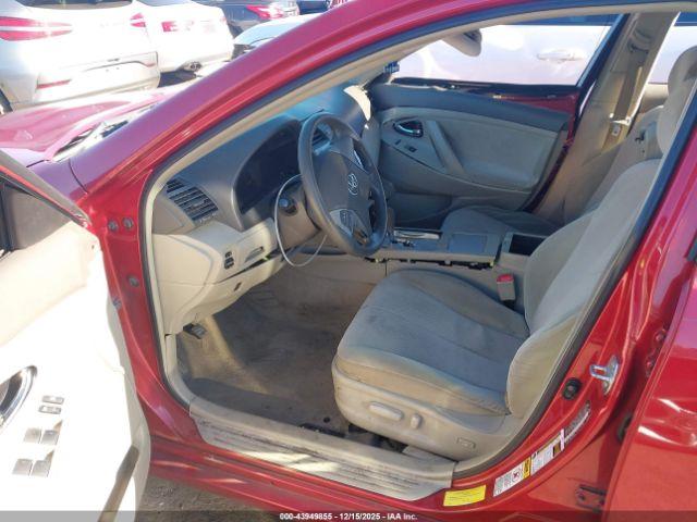 Toyota Camry Le Image 12