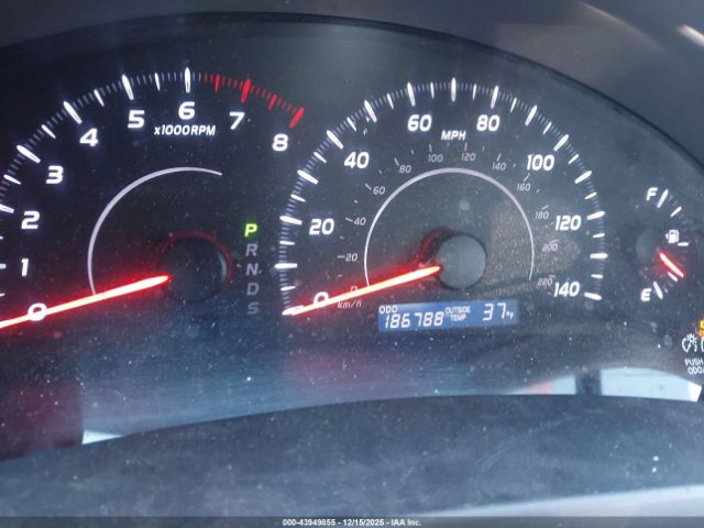 Toyota Camry Le Image 11