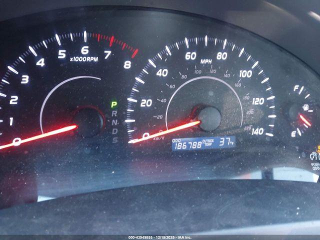 Toyota Camry Le Image 11