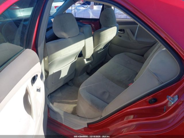 Toyota Camry Le Image 8