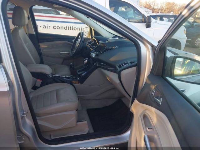 Ford Escape Titanium Image 4