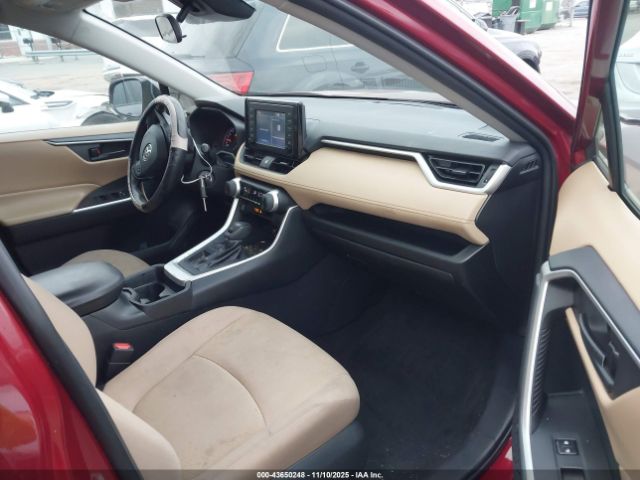 Toyota RAV4 Le Image 16