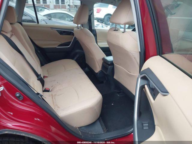 Toyota RAV4 Le Image 8