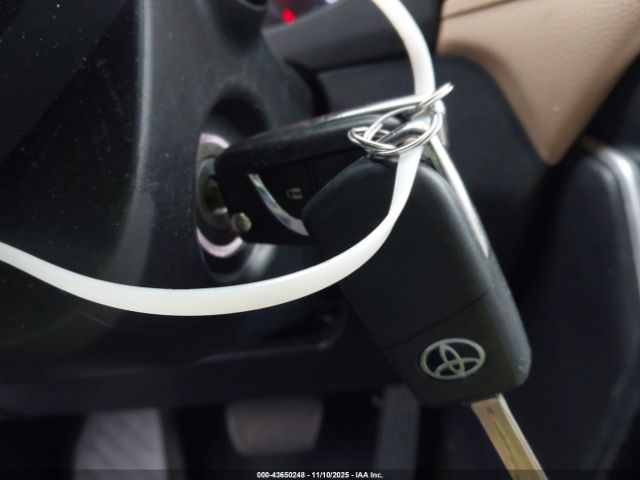 Toyota RAV4 Le Image 3