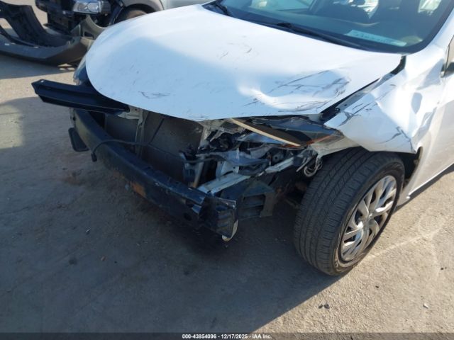 Toyota Corolla Le Image 15