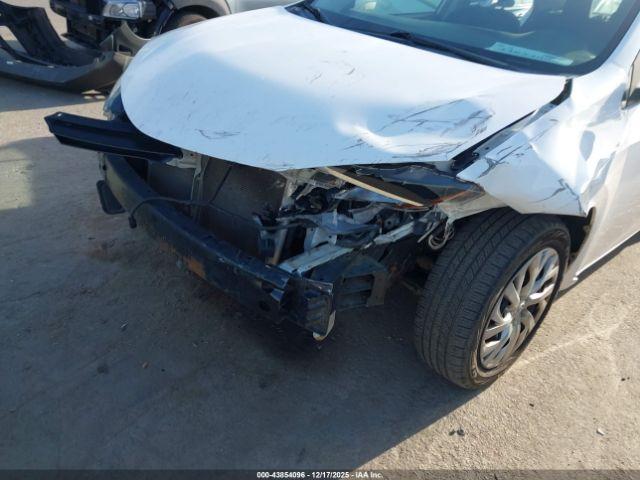 Toyota Corolla Le Image 15