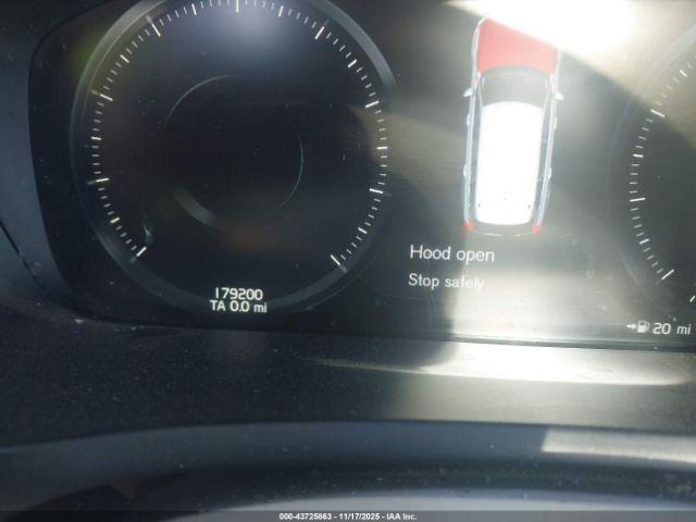 Volvo XC90 T6 Momentum Image 9