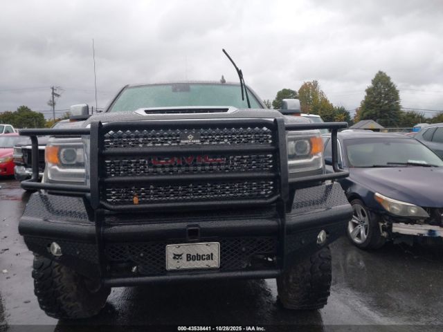 GMC Sierra 2500 Denali Image 6