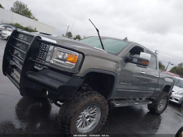 GMC Sierra 2500 Denali Image 16