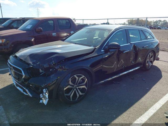 Mercedes-Benz E-Class 4matic Image 10