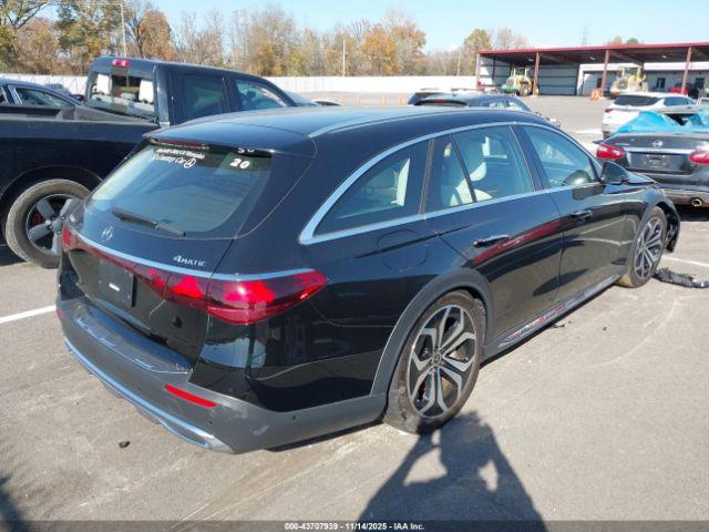Mercedes-Benz E-Class 4matic Image 15