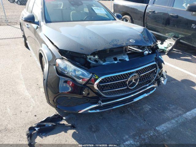 Mercedes-Benz E-Class 4matic Image 14