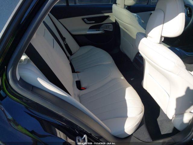 Mercedes-Benz E-Class 4matic Image 4