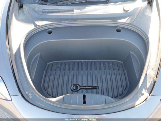 Tesla Model 3 Standard Range Plus Rear-wheel Drive Image 6