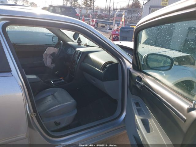 Chrysler 300 Touring Image 4