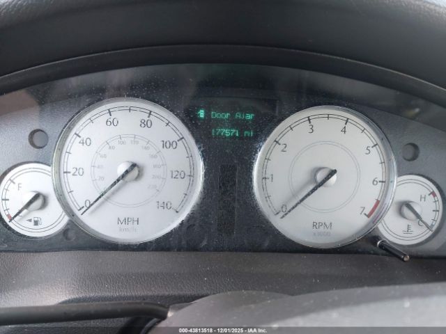 Chrysler 300 Touring Image 7