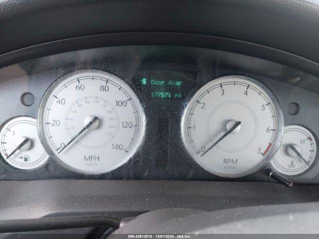 Chrysler 300 Touring Image 7