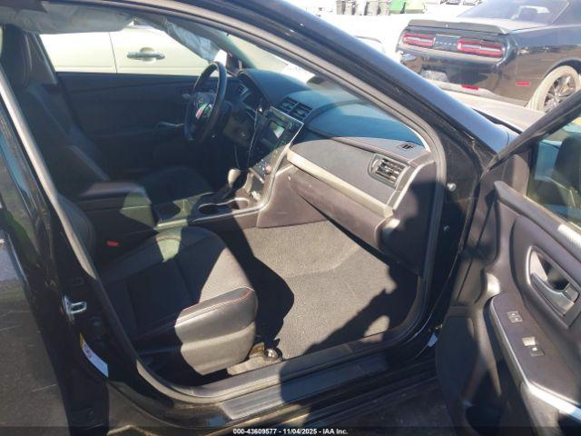 Toyota Camry Se Image 18