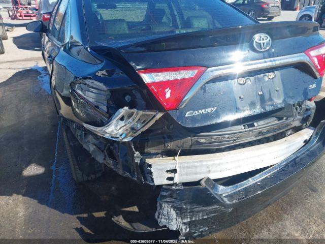 Toyota Camry Se Image 12