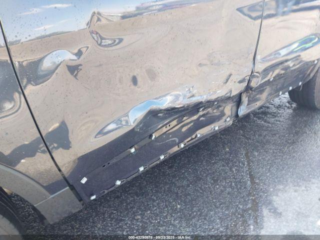 Ford Explorer Limited Image 9