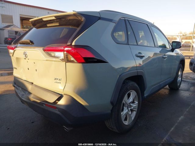 Toyota RAV4 Xle Image 3