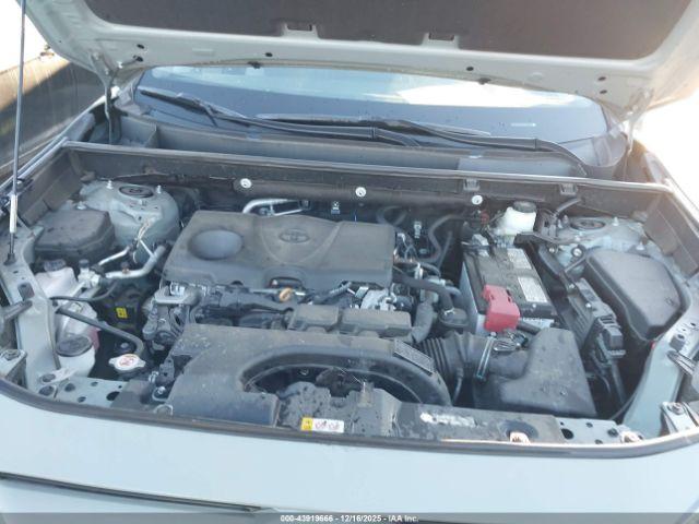 Toyota RAV4 Xle Image 11