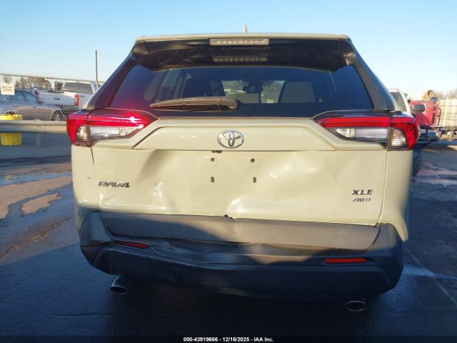 Toyota RAV4 Xle Image 13