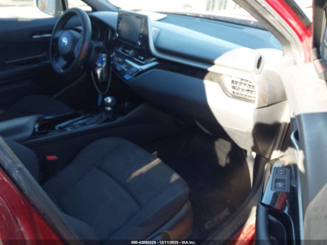 Toyota C-HR Xle Image 4