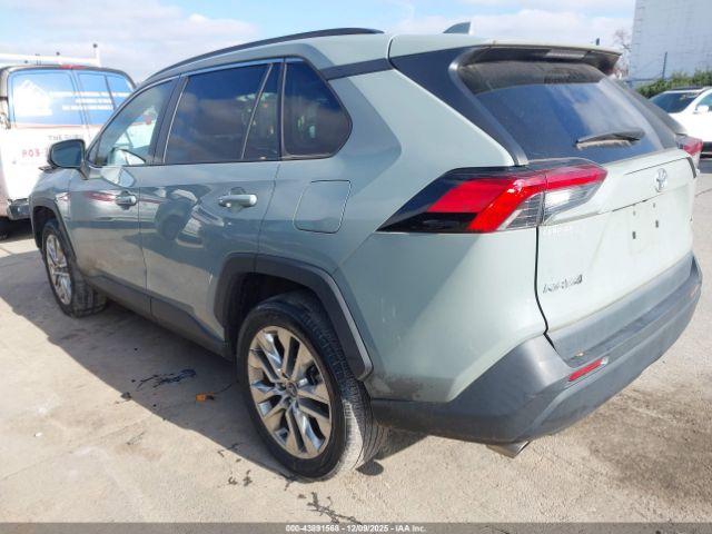 Toyota RAV4 Xle Premium Image 12