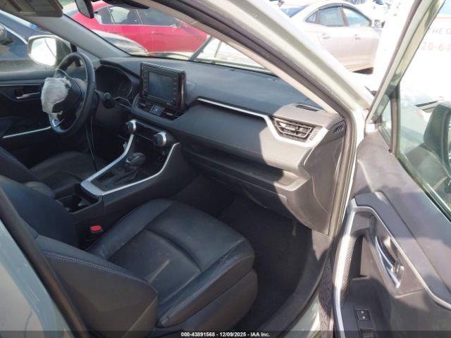 Toyota RAV4 Xle Premium Image 16