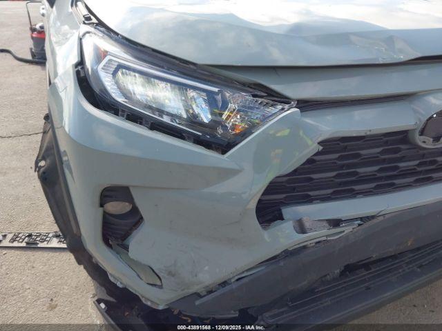 Toyota RAV4 Xle Premium Image 13