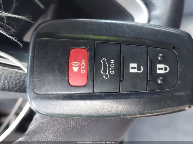 Toyota RAV4 Xle Premium Image 3