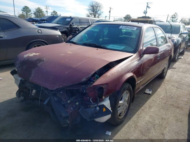 Toyota Camry Le Image 4