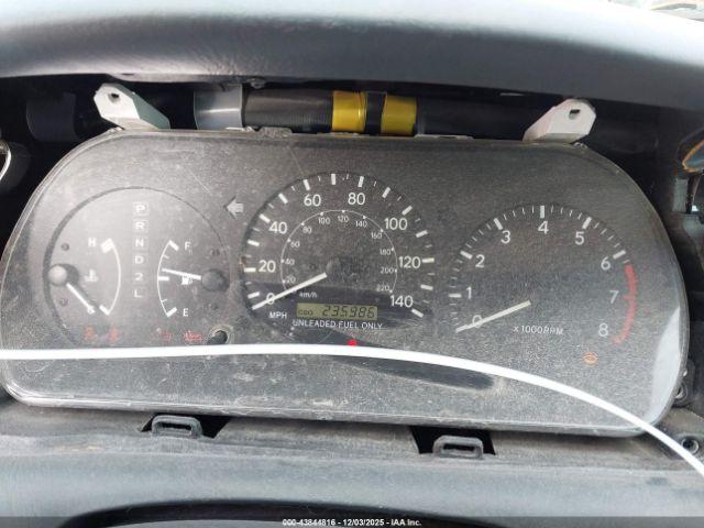 Toyota Camry Le Image 16