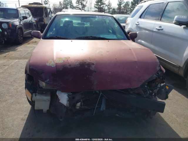 Toyota Camry Le Image 9