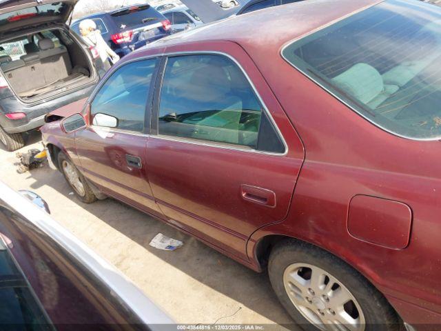 Toyota Camry Le Image 14