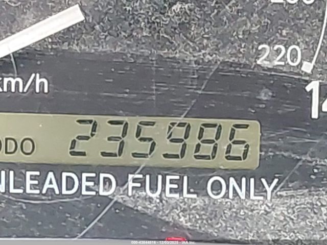 Toyota Camry Le Image 12