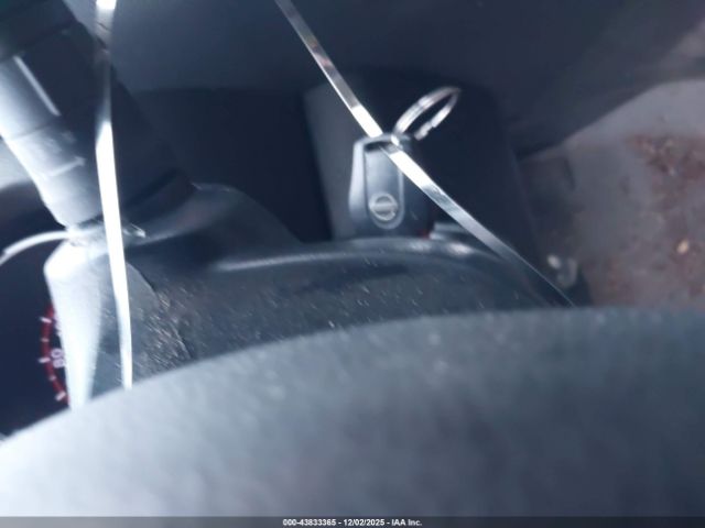 Nissan Rogue S Image 6