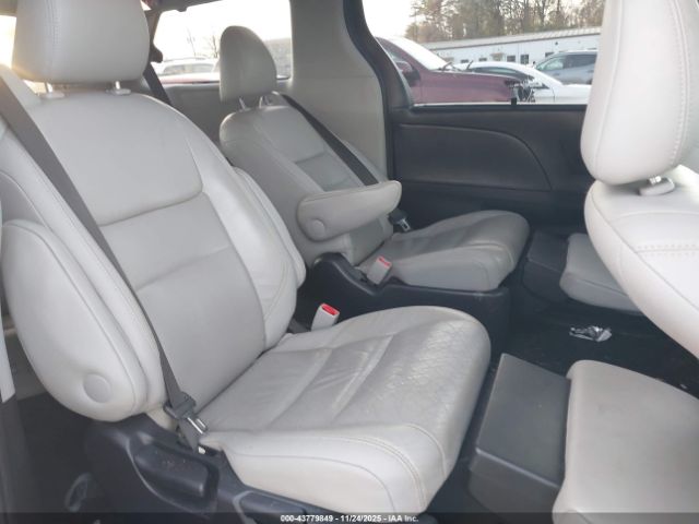 Toyota Sienna Limited Premium 7 Passenger Image 15