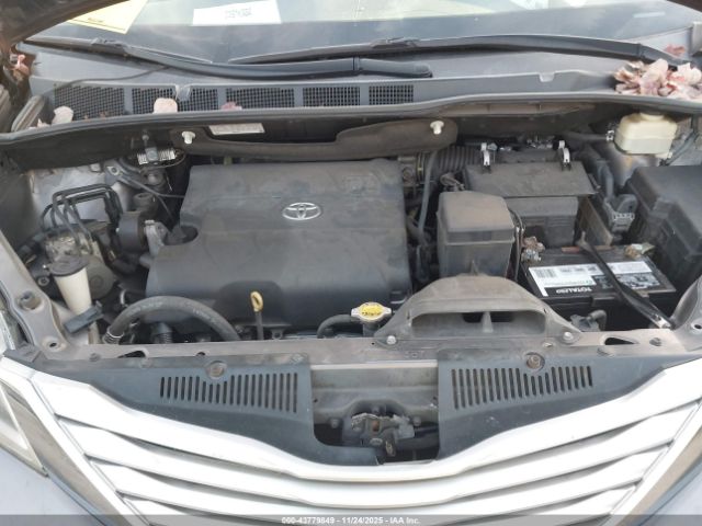 Toyota Sienna Limited Premium 7 Passenger Image 10